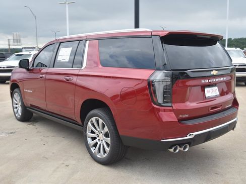 New 2025 Chevrolet Suburban Premier image 6