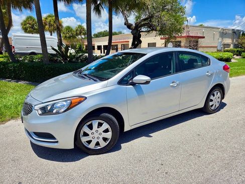 Used 2014 Kia Forte LX FWD image 9