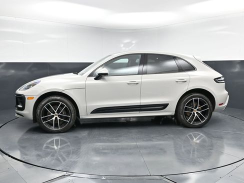 Used 2025 Porsche Macan AWD/4WD image 2