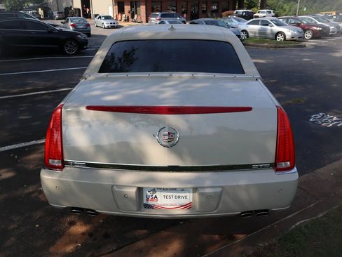 Used 2011 Cadillac DTS Luxury FWD image 5