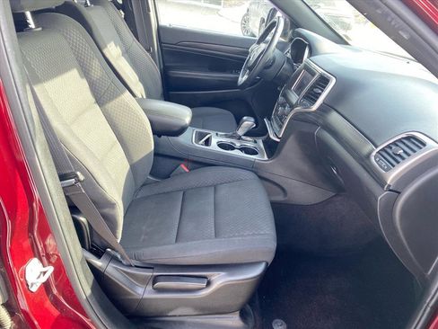 Used 2019 Jeep Grand Cherokee Laredo image 23