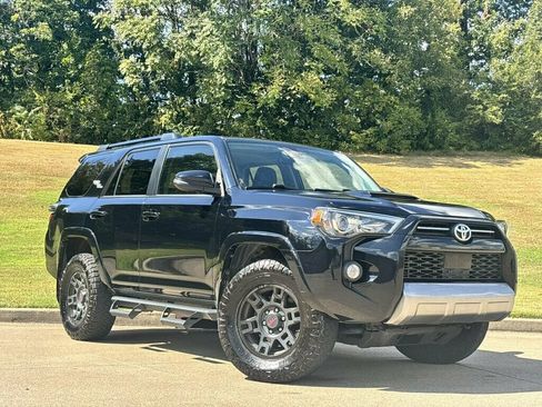 Used 2020 Toyota 4Runner TRD Off-Road Premium w/ Moonroof Package AWD/4WD image 2