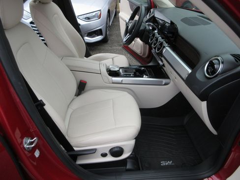 Used 2022 Mercedes-Benz GLB 250 4MATIC image 21