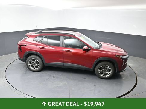 Used 2025 Chevrolet Trax LT FWD image 45