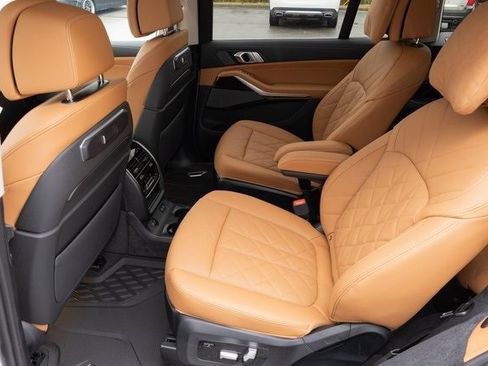 New 2025 BMW X7 xDrive40i image 17