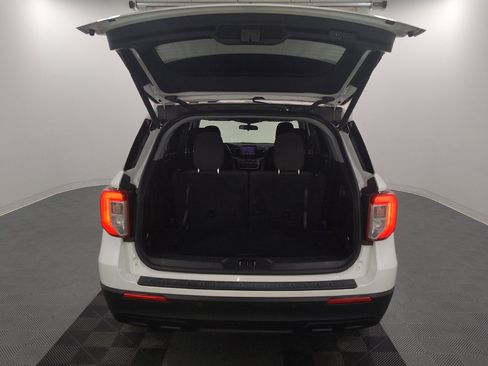 Used 2023 Ford Explorer XLT AWD/4WD image 29