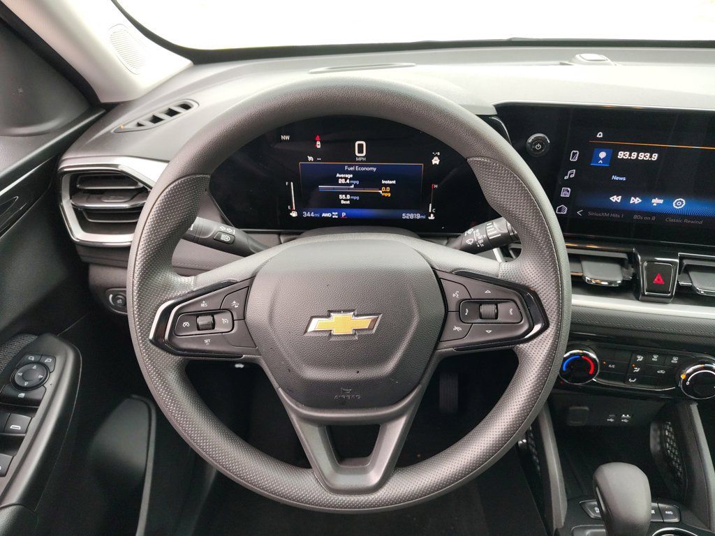 Used 2025 Chevrolet TrailBlazer LT AWD/4WD image 30