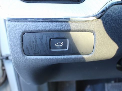 Used 2025 Volvo XC60 B5 Plus image 16