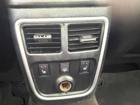 Used 2014 Chrysler 300 C RWD image 31
