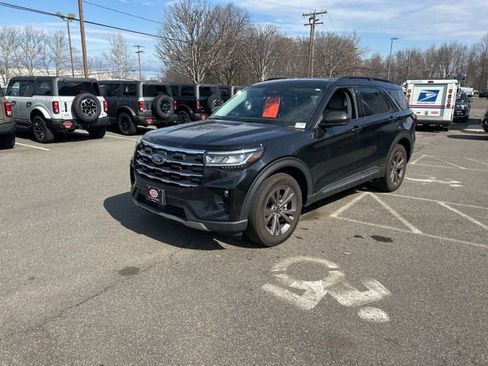 Used 2025 Ford Explorer Active w/ Active Comfort Package image 3