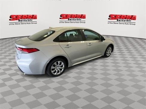 Used 2025 Toyota Corolla LE w/ Convenience Package image 9