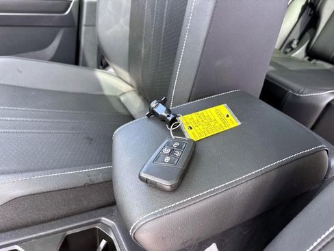 Used 2023 Volkswagen Tiguan SE w/ Panoramic Sunroof Package image 33