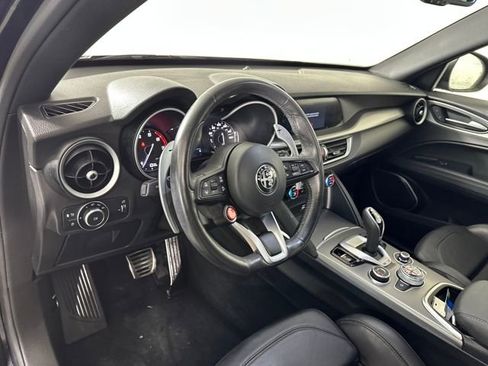 Used 2022 Alfa Romeo Stelvio Veloce image 13