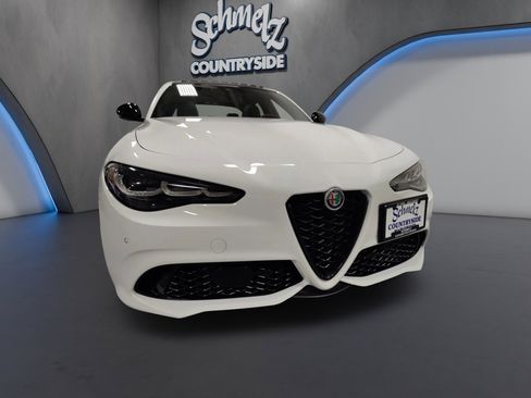 Used 2024 Alfa Romeo Giulia Veloce image 2