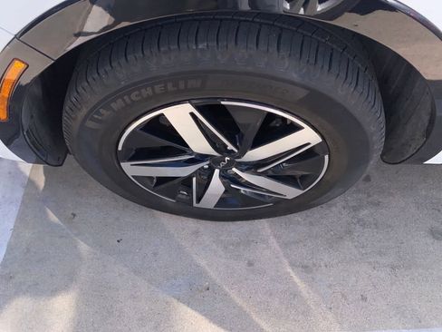 Used 2023 Kia Sorento S image 13