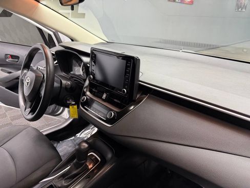 Used 2022 Toyota Corolla LE FWD image 47