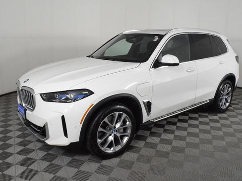 Used 2025 BMW X5 xDrive50e image 9