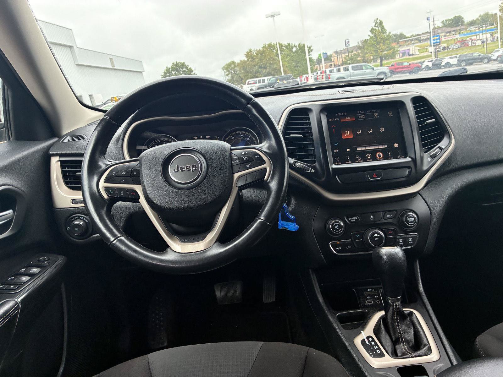 Used 2016 Jeep Cherokee Latitude w/ Comfort & Sound Group FWD image 13