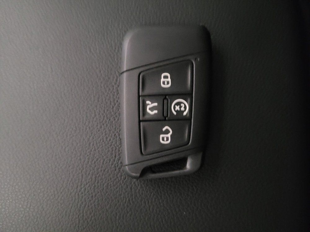 Used 2023 Volkswagen Tiguan SE FWD image 32