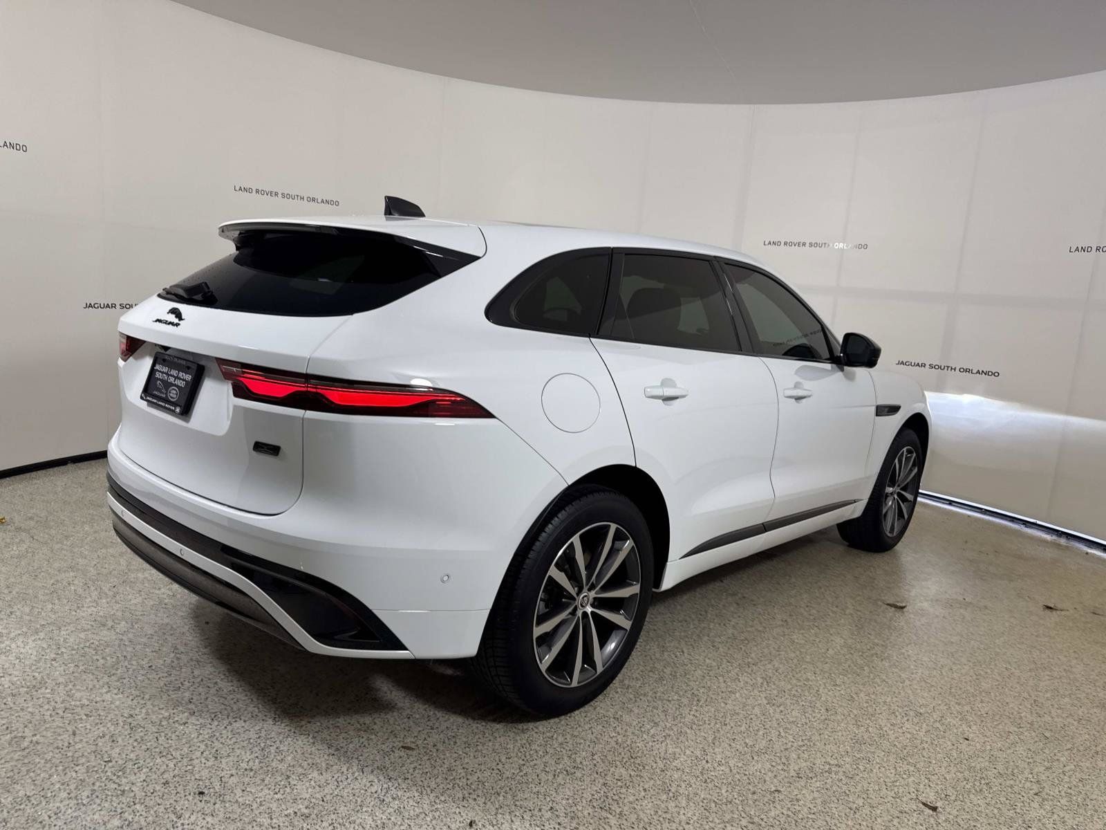 Certified 2026 Jaguar F-PACE R-Dynamic S AWD/4WD image 5