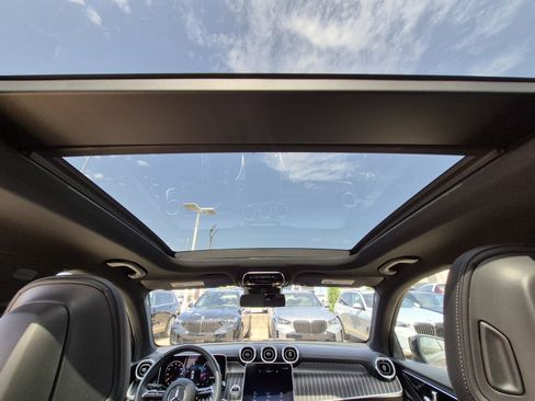 Used 2024 Mercedes-Benz GLC 300 image 21