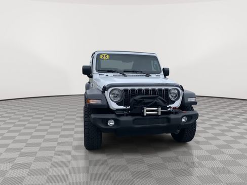 Used 2025 Jeep Wrangler Sport image 3
