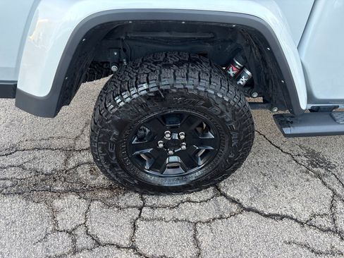 Used 2023 Jeep Gladiator Mojave w/ Cold Weather Group image 32