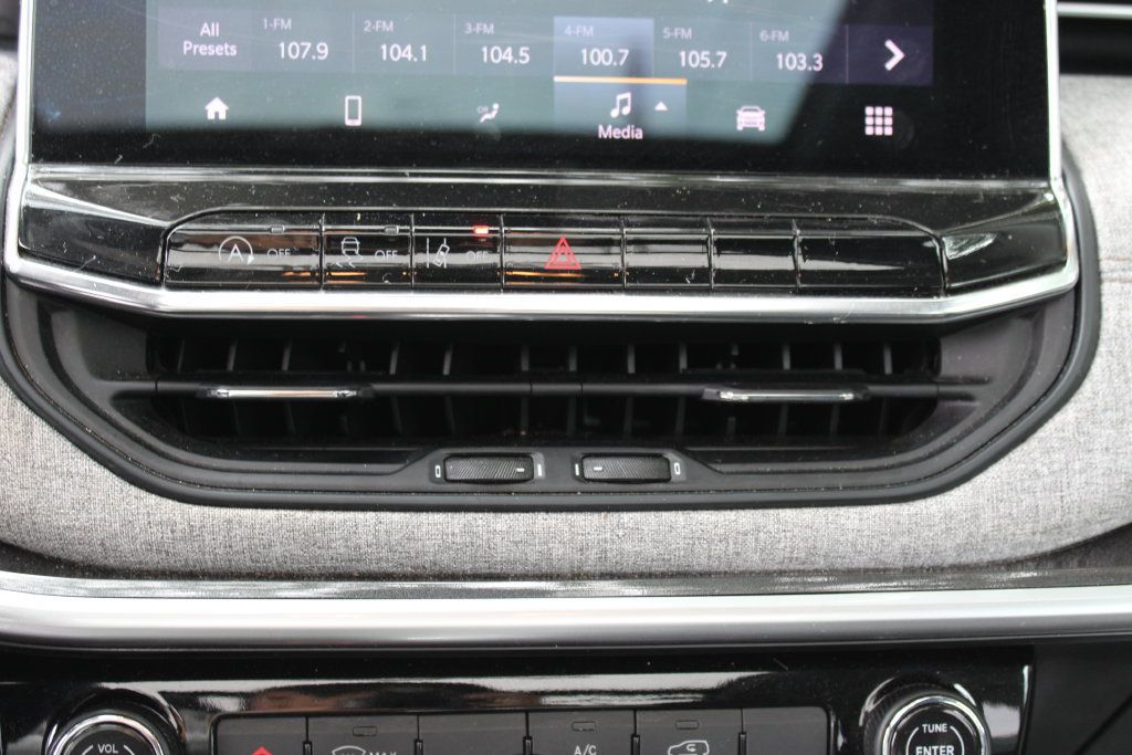 Used 2022 Jeep Compass Latitude w/ Sun and Sound Group AWD/4WD image 17