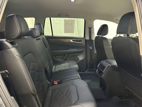 Used 2025 Volkswagen Atlas SE image 58