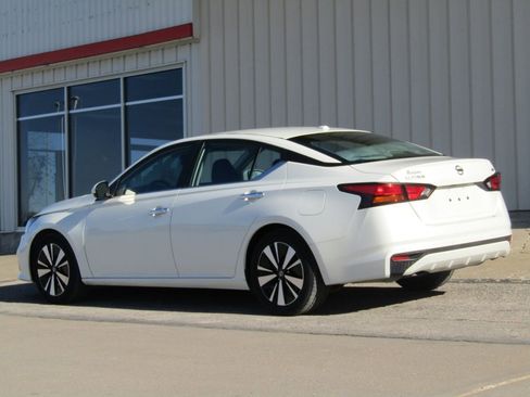 Used 2021 Nissan Altima 2.5 SV image 9