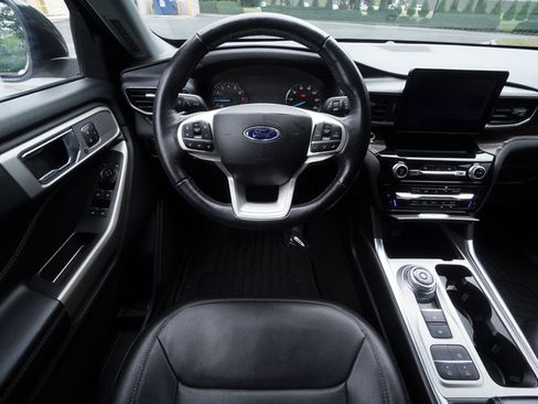 Used 2022 Ford Explorer Limited w/ Equipment Group 301A RWD image 13