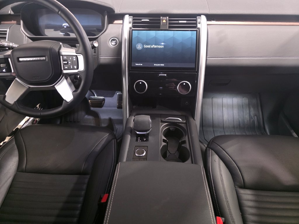 Used 2025 Land Rover Discovery Dynamic SE AWD/4WD image 15