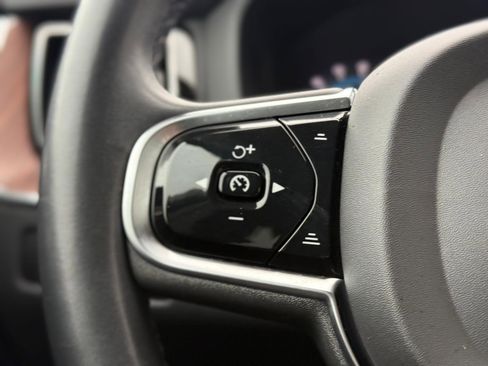 Used 2023 Volvo XC60 B5 Plus image 21