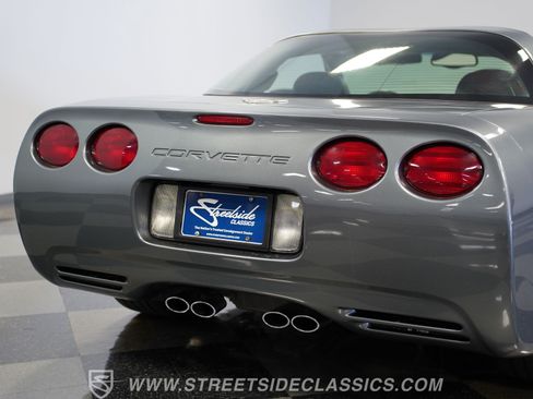 Used 2003 Chevrolet Corvette Coupe w/ Preferred Equipment Group RWD image 27