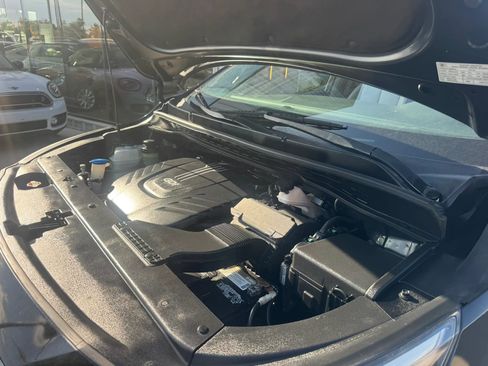 Used 2017 Kia Sedona LX w/ LX Essentials Premium Package FWD image 40
