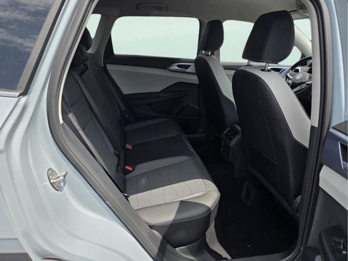 New 2026 Volkswagen Taos SE FWD image 15