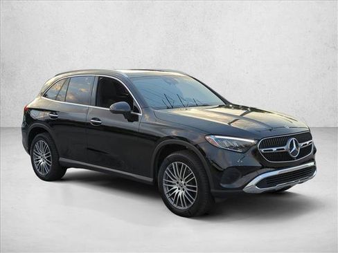 Used 2026 Mercedes-Benz GLC 300 image 3