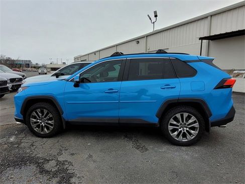 Used 2021 Toyota RAV4 XLE Premium image 2