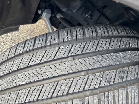 Used 2020 Ford Explorer Platinum w/ Premium Technology Package image 40