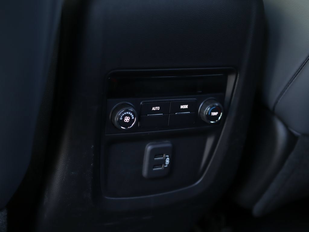 Used 2023 Buick Enclave Essence w/ Sport Touring Edition FWD image 25