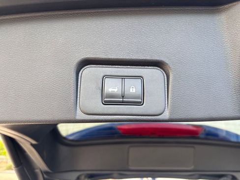 Used 2025 Nissan Rogue SV FWD image 23