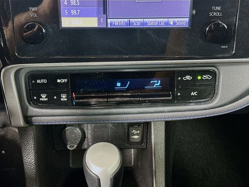 Used 2019 Toyota Corolla SE FWD image 23