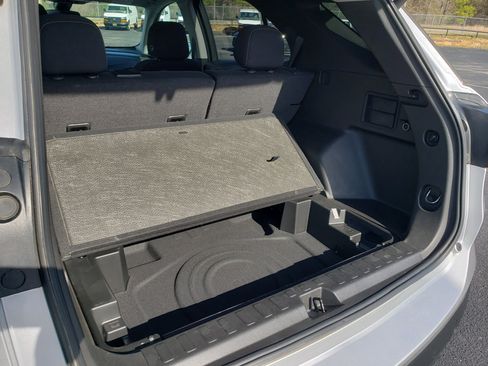 Used 2022 Chevrolet Equinox LT w/ Driver Convenience Package image 11