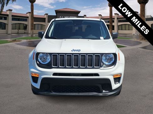 Used 2023 Jeep Renegade Latitude AWD/4WD image 3