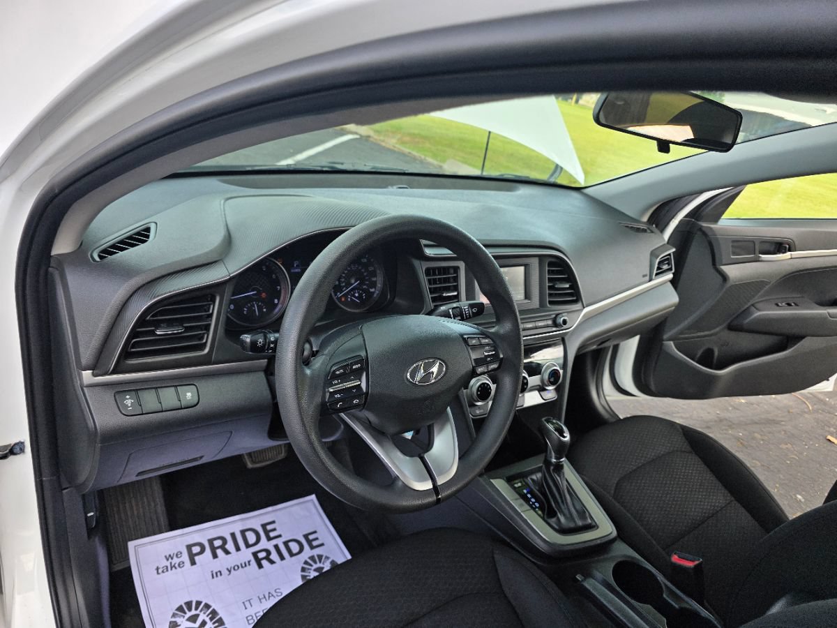 Used 2019 Hyundai Elantra SE w/ Cargo Package FWD image 10