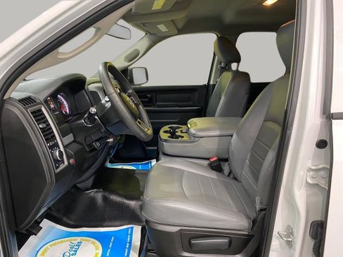 Used 2019 RAM 1500 Tradesman w/ Chrome Appearance Group image 20