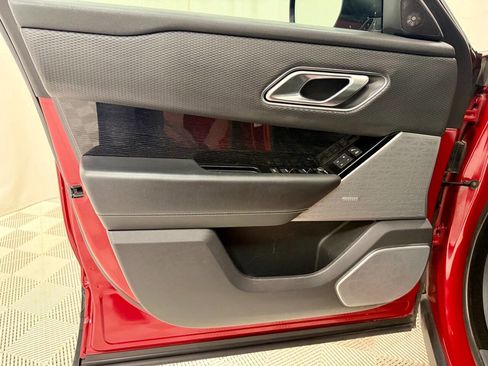 Used 2018 Land Rover Range Rover Velar R-Dynamic SE image 34