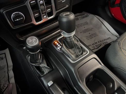 Certified 2025 Jeep Wrangler Unlimited Sahara image 19