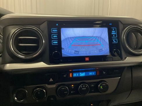 Used 2019 Toyota Tacoma Limited image 12