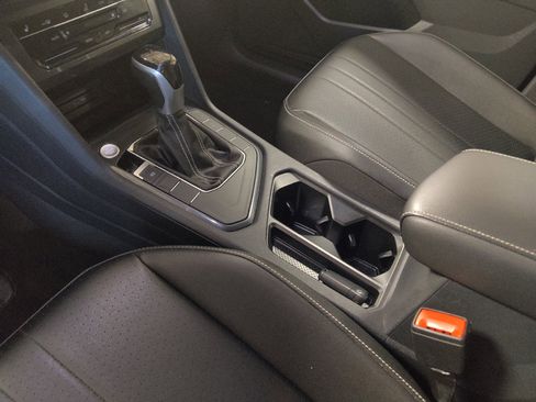 Used 2022 Volkswagen Tiguan SE image 26